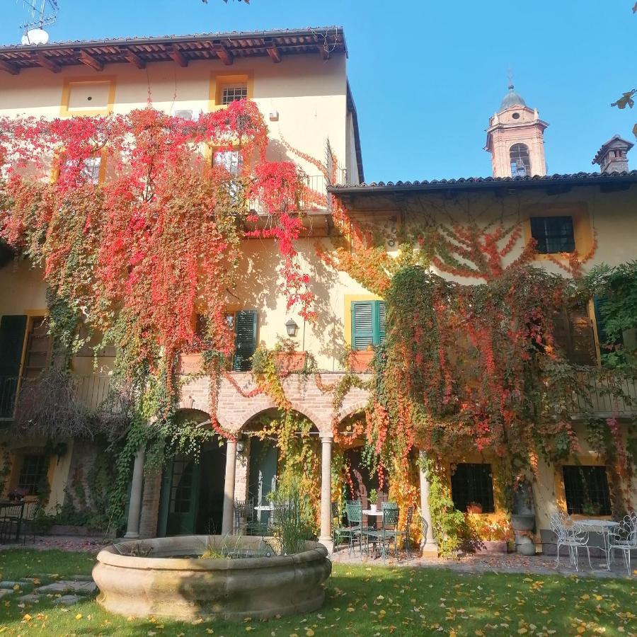 Palazzo Sismonda Bed and Breakfast Corneliano d'Alba Εξωτερικό φωτογραφία