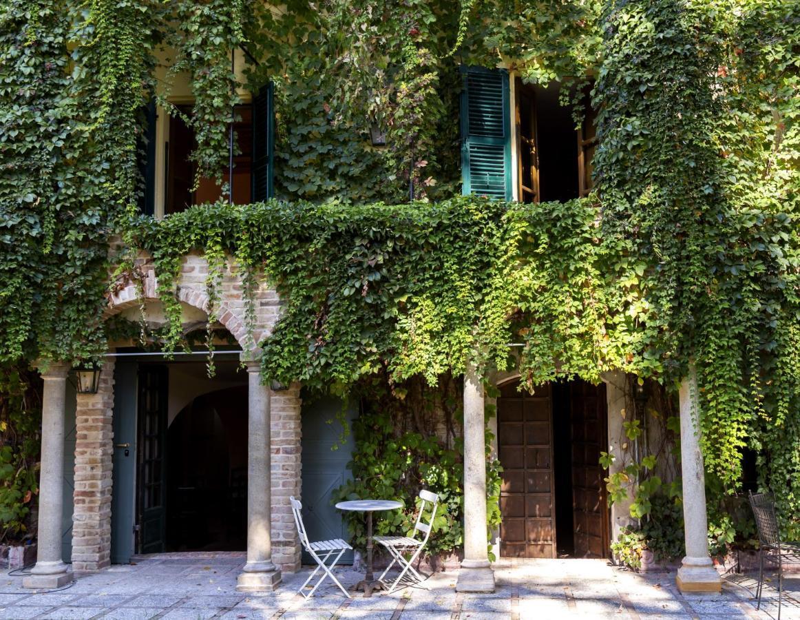 Palazzo Sismonda Bed and Breakfast Corneliano d'Alba Εξωτερικό φωτογραφία