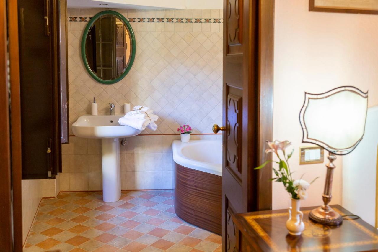 Palazzo Sismonda Bed and Breakfast Corneliano d'Alba Εξωτερικό φωτογραφία