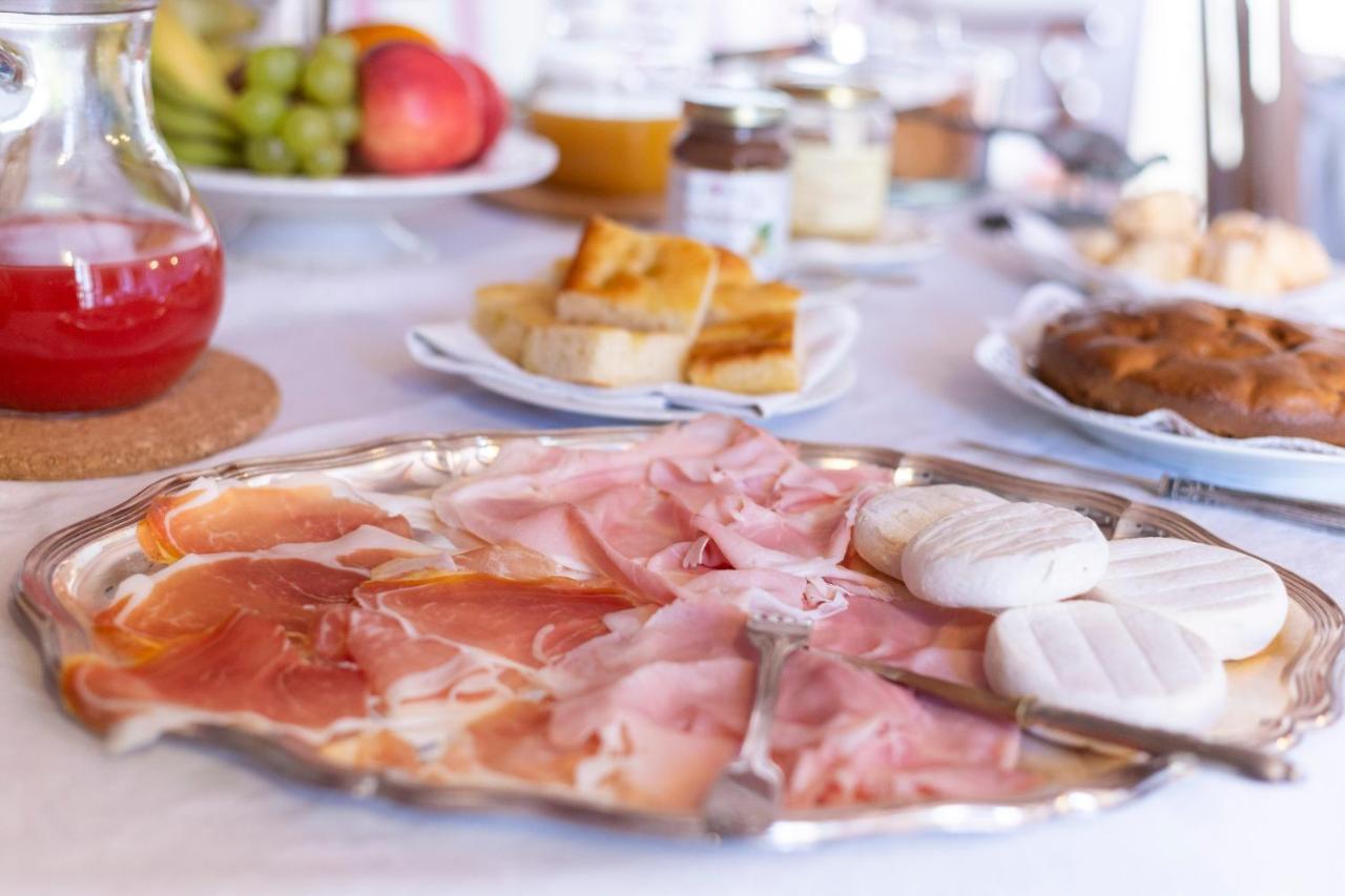 Palazzo Sismonda Bed and Breakfast Corneliano d'Alba Εξωτερικό φωτογραφία